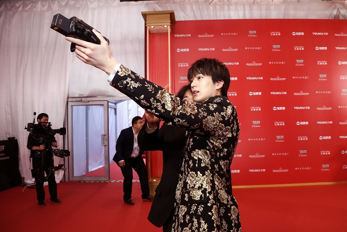 新田真剣佑、『OVER DRIVE』で上海国際映画祭に　現地ファン熱狂