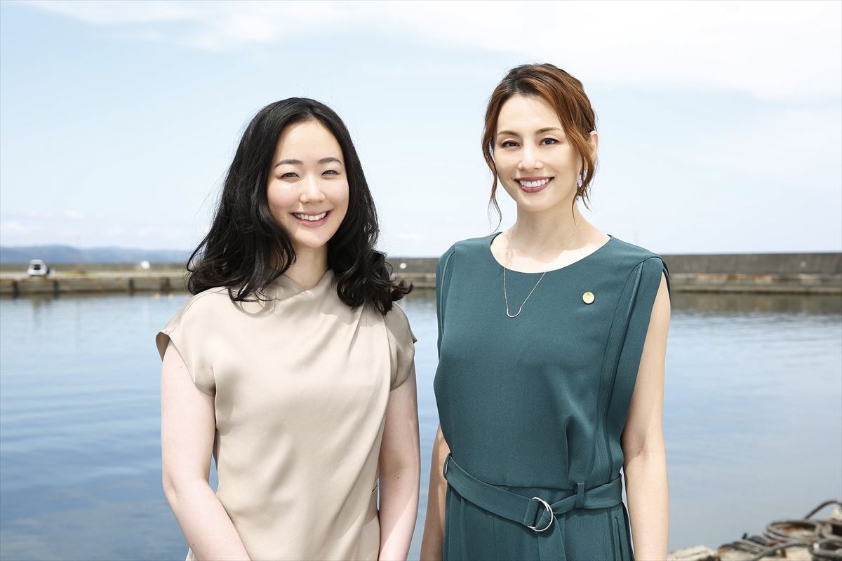 (左から)ドラマスペシャル松本清張『疑惑』に出演する黒木華、米倉涼子