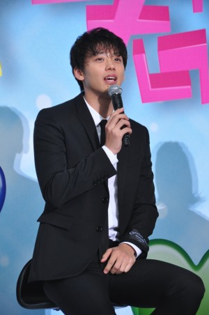 映画『センセイ君主』スペシャルステージイベント＆完成披露舞台挨拶に登場した竹内涼真