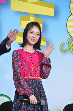 映画『センセイ君主』スペシャルステージイベント＆完成披露舞台挨拶に登場した浜辺美波