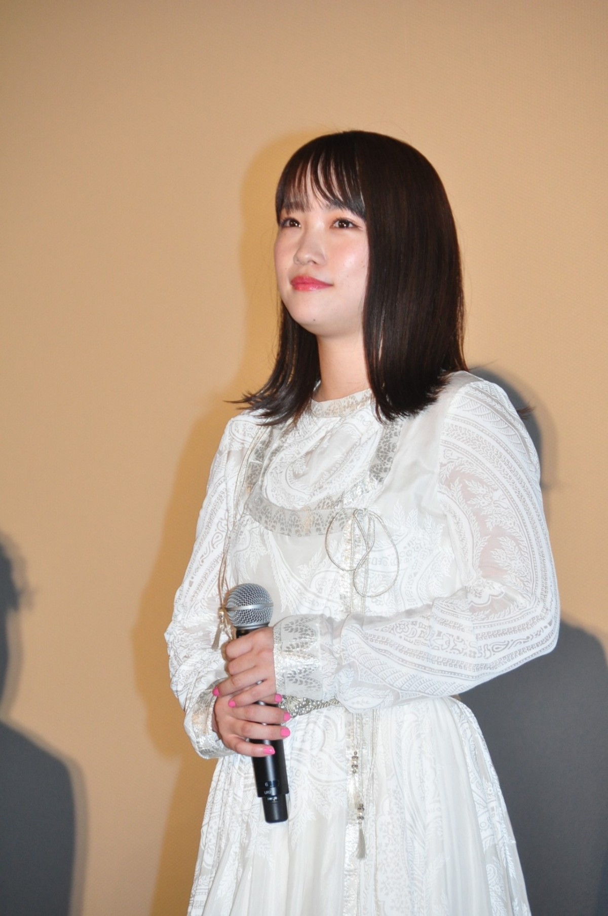 浜辺美波の羞恥心を捨てたコメディエンヌぶりを竹内涼真も絶賛