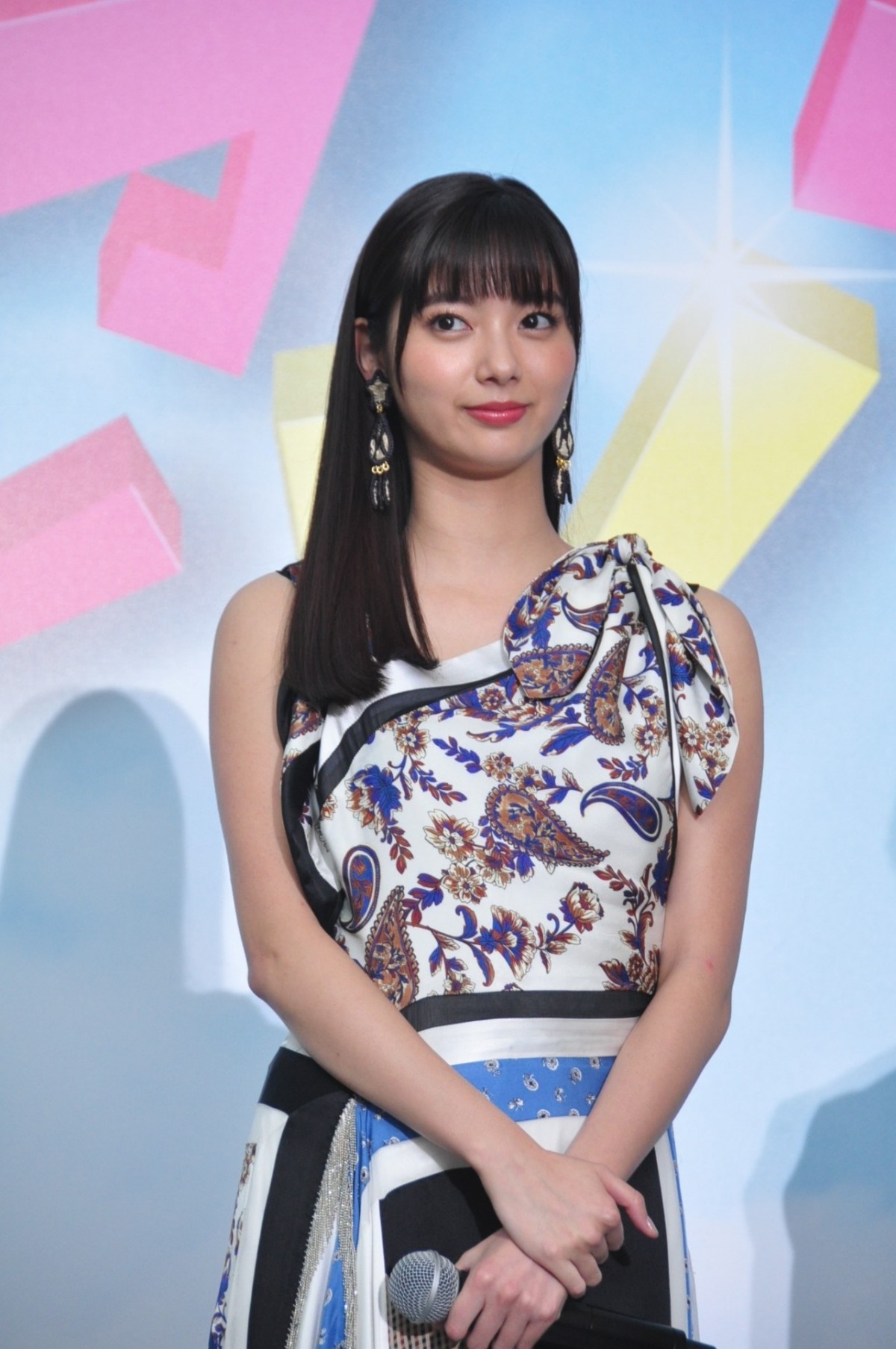 浜辺美波の羞恥心を捨てたコメディエンヌぶりを竹内涼真も絶賛