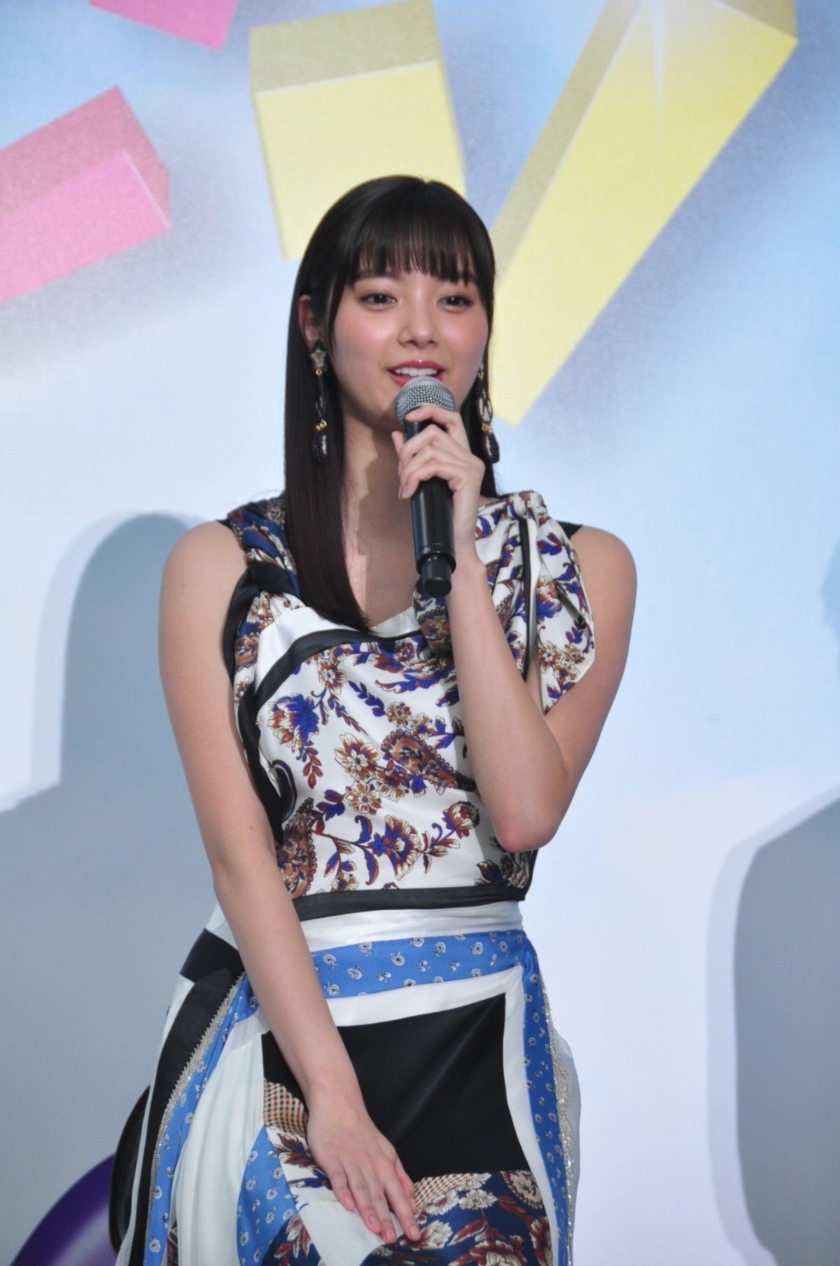 浜辺美波の羞恥心を捨てたコメディエンヌぶりを竹内涼真も絶賛