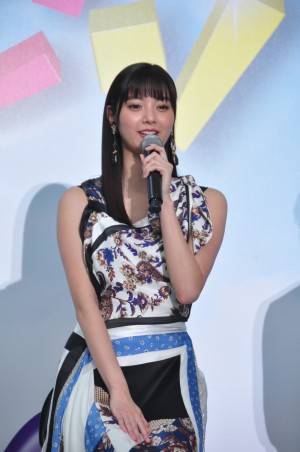 映画『センセイ君主』スペシャルステージイベント＆完成披露舞台挨拶に登場した新川優愛