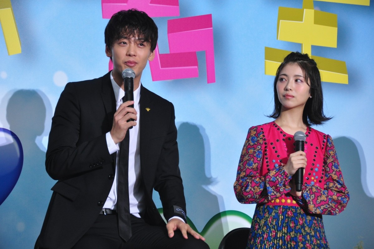 浜辺美波の羞恥心を捨てたコメディエンヌぶりを竹内涼真も絶賛