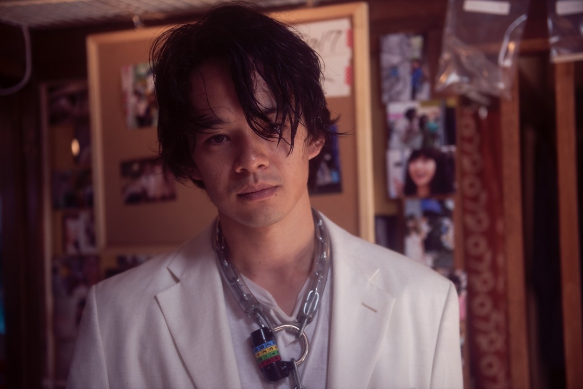 『君が君で君だ』池松壮亮扮する尾崎豊の鬼気迫る眼差し…新カット公開