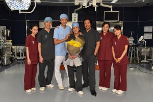 二宮和也、『ブラックペアン』竹内涼真＆葵わかなと笑顔でクランクアップ