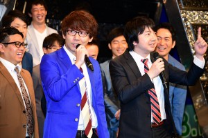 「M‐1グランプリ2018」開催会見に出席した三四郎の小宮浩信（左）と相田周二（右）