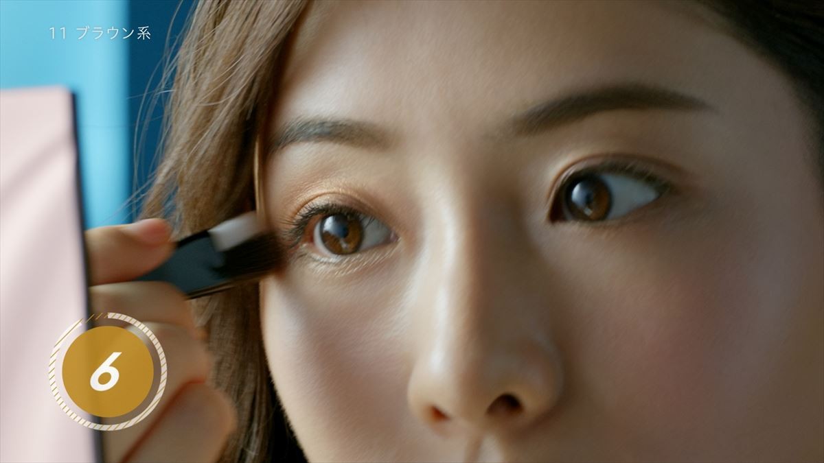“なりたい顔 No.1” 石原さとみが10秒メイクにチャレンジ！