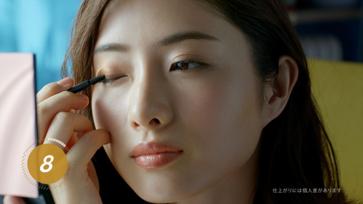 “なりたい顔 No.1” 石原さとみが10秒メイクにチャレンジ！