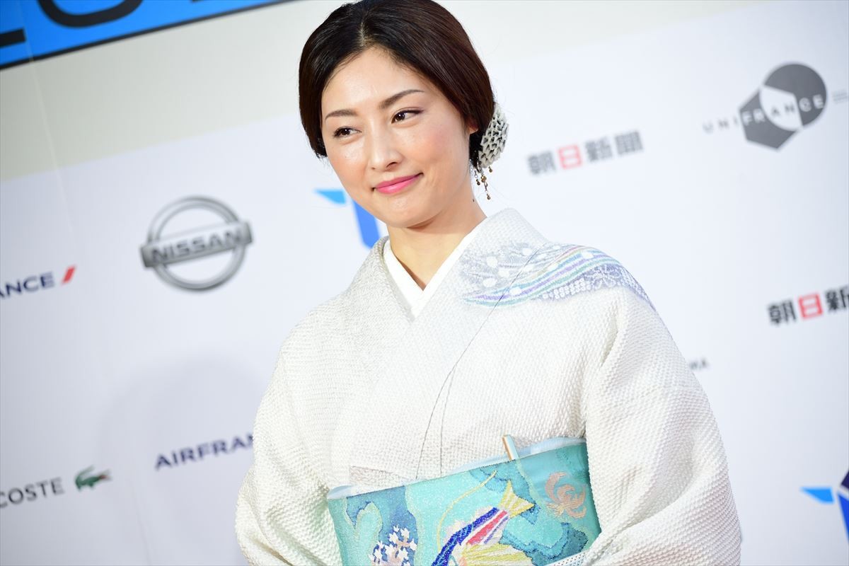 常盤貴子、地元横浜でのフランス映画祭に「マリンな感じ」の着物で登場