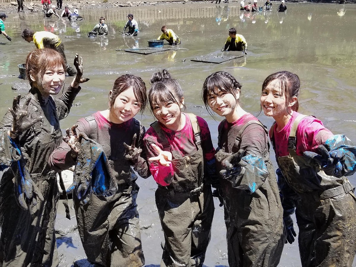 AKB48が泥まみれ！今夜放送『池の水ぜんぶ抜く大作戦』に参戦