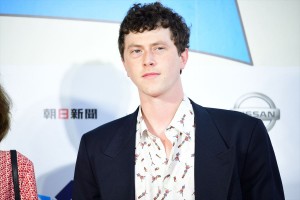 「フランス映画祭 2018」オープニングセレモニーに登場したフィネガン・オールドフィールド