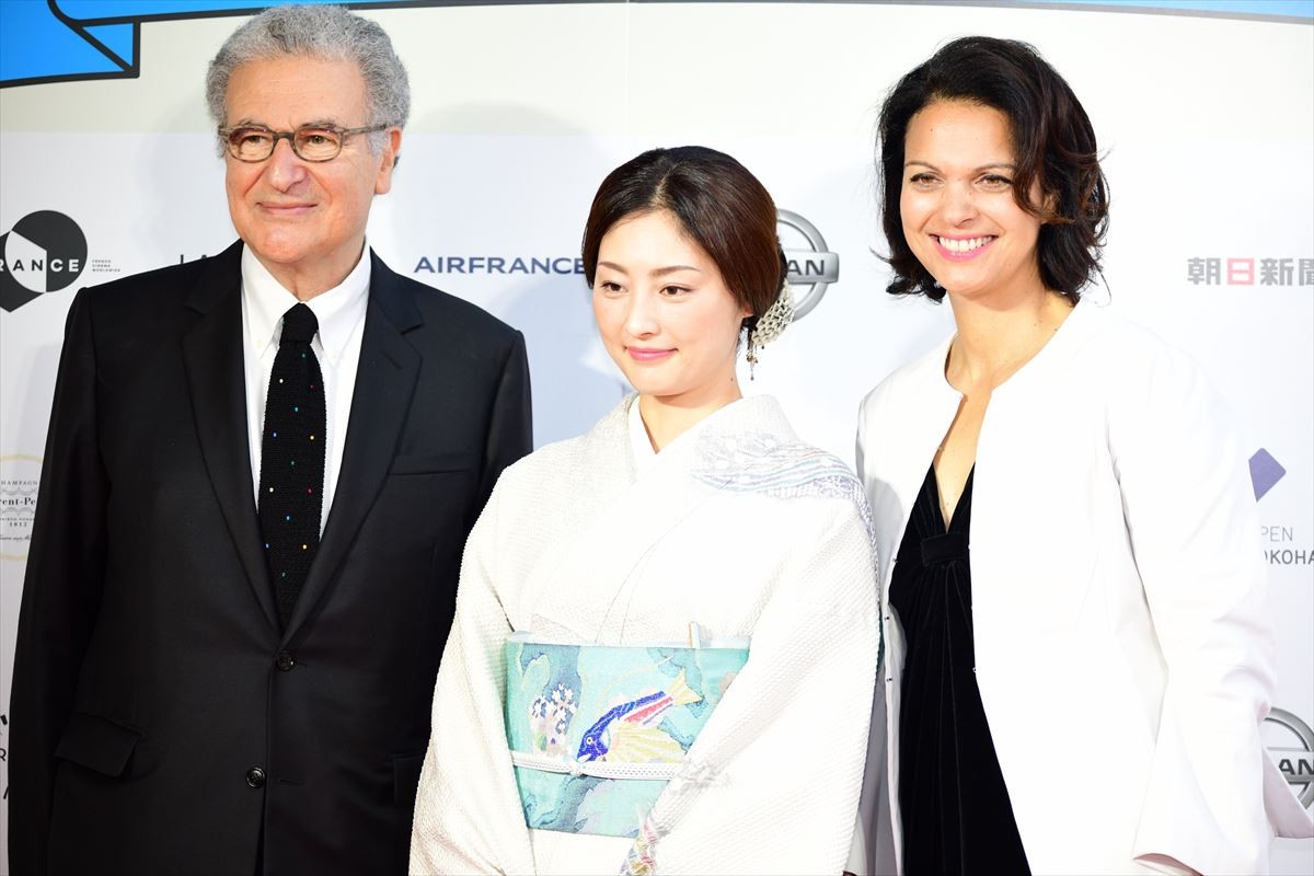 常盤貴子、地元横浜でのフランス映画祭に「マリンな感じ」の着物で登場