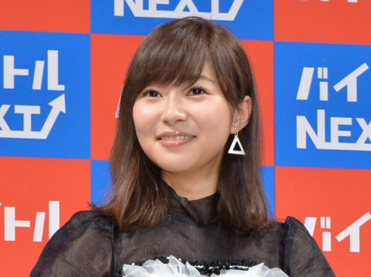 指原莉乃、“胸デカイ芸人”の胸を次々タッチし「何この仕事？」