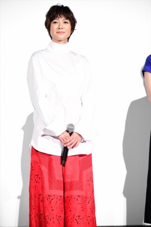 映画『焼肉ドラゴン』初日舞台挨拶に登壇した真木よう子