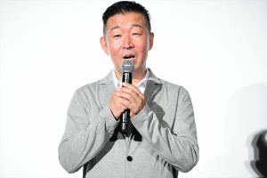 映画『焼肉ドラゴン』初日舞台挨拶に登壇した鄭義信監督