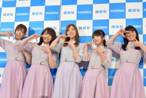 『乃木撮 VOL.01』刊行記者会見に出席した乃木坂46の白石麻衣、松村沙友理、秋元真夏、与田祐希、大園桃子