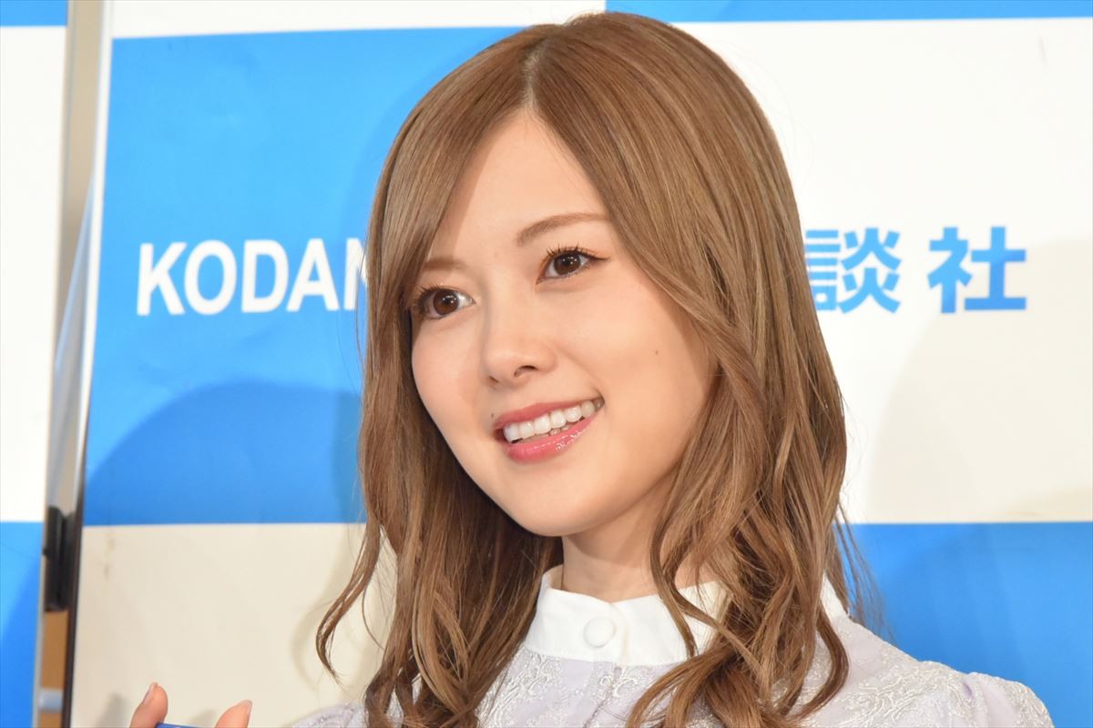 白石麻衣のキス顔に、秋元真夏「私にしか見せない表情です」と自信