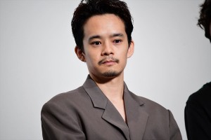 『君が君で君だ』完成披露舞台挨拶に登壇した池松壮亮