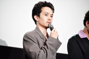 『君が君で君だ』完成披露舞台挨拶に登壇した池松壮亮