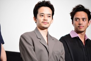 『君が君で君だ』完成披露舞台挨拶に登壇した池松壮亮