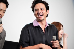 『君が君で君だ』完成披露舞台挨拶に登壇した満島真之介