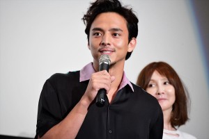 『君が君で君だ』完成披露舞台挨拶に登壇した満島真之介