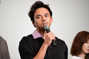 『君が君で君だ』完成披露舞台挨拶に登壇した満島真之介