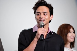 『君が君で君だ』完成披露舞台挨拶に登壇した満島真之介