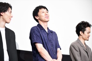 『君が君で君だ』完成披露舞台挨拶に登壇した大倉孝二