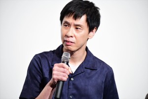 『君が君で君だ』完成披露舞台挨拶に登壇した大倉孝二