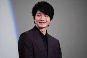 『君が君で君だ』完成披露舞台挨拶に登壇した向井理