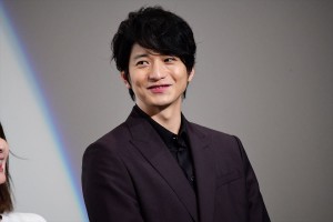 『君が君で君だ』完成披露舞台挨拶に登壇した向井理
