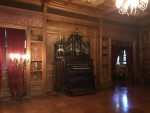 カリフォルニア州サンノゼに存在する世界的に有名な幽霊屋敷「ウィンチェスター・ミステリー・ハウス」（本物）