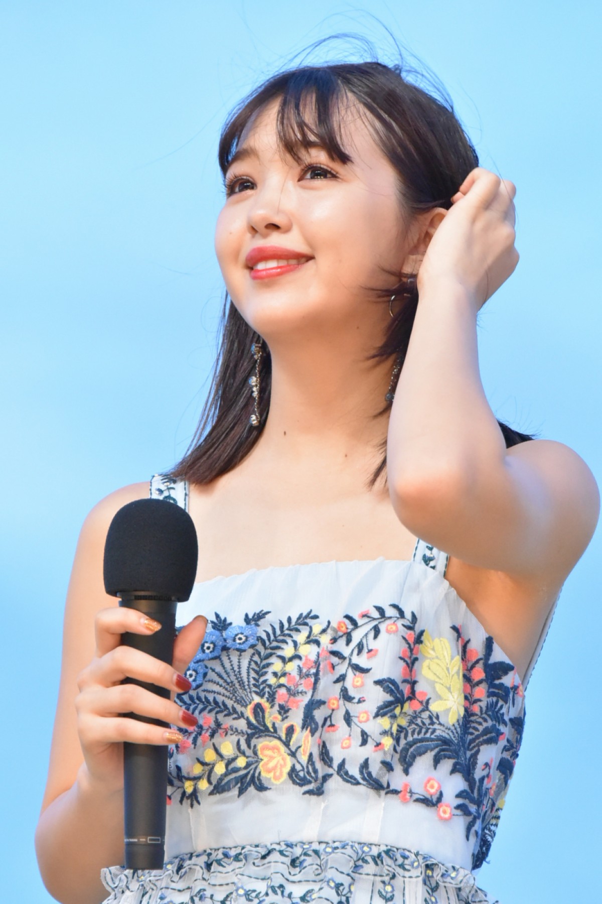 AKBの“当たり馬券”川栄李奈、自虐分析「ただ露出が多いだけ」