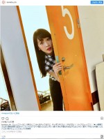 川栄李奈、ナイスひょっこり～　※『健康で文化的な最低限度の生活』インスタグラム