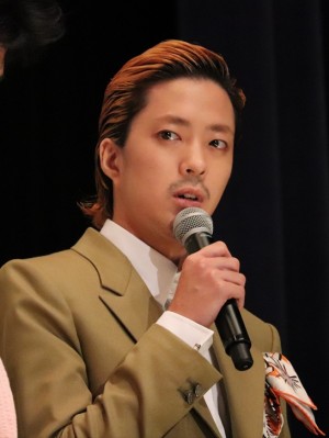 映画『パンク侍、斬られて候』初日舞台挨拶に登壇した若葉竜也