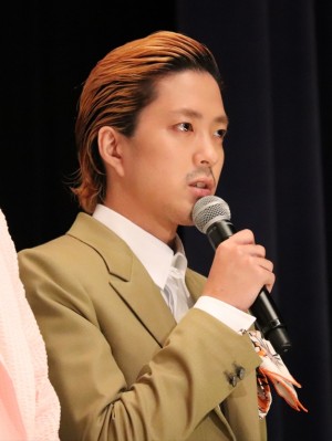 映画『パンク侍、斬られて候』初日舞台挨拶に登壇した若葉竜也