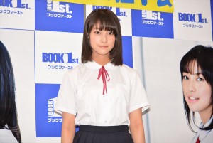 『はじめまして　16歳』発売記念握手会に登場した玉田志織
