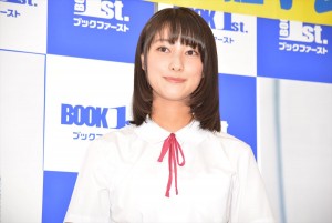 『はじめまして　16歳』発売記念握手会に登場した玉田志織