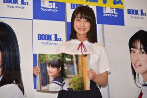 『はじめまして　16歳』発売記念握手会に登場した玉田志織