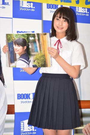 『はじめまして　16歳』発売記念握手会に登場した玉田志織