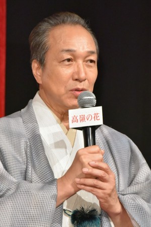 ドラマ『高嶺の花』記者会見に出席した小日向文世