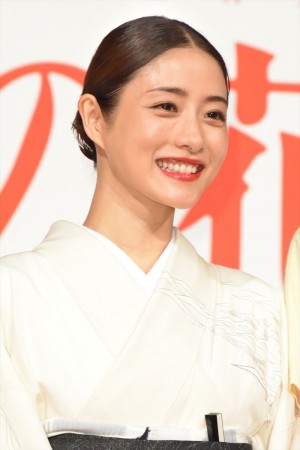 ドラマ『高嶺の花』記者会見に出席した石原さとみ