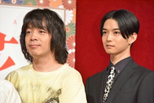 ドラマ『高嶺の花』記者会見に出席した峯田和伸（左）と千葉雄大（右）