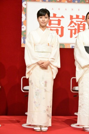 ドラマ『高嶺の花』記者会見に出席した芳根京子