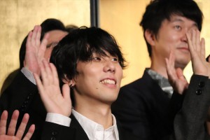 映画『泣き虫しょったんの奇跡』完成披露舞台挨拶に登壇した野田洋次郎