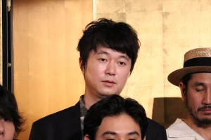 映画『泣き虫しょったんの奇跡』完成披露舞台挨拶に登壇した新井浩文