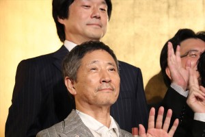 映画『泣き虫しょったんの奇跡』完成披露舞台挨拶に登壇した小林薫